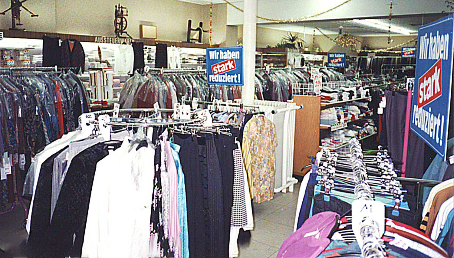 Innenansicht des Kaufhauses Eine 1991